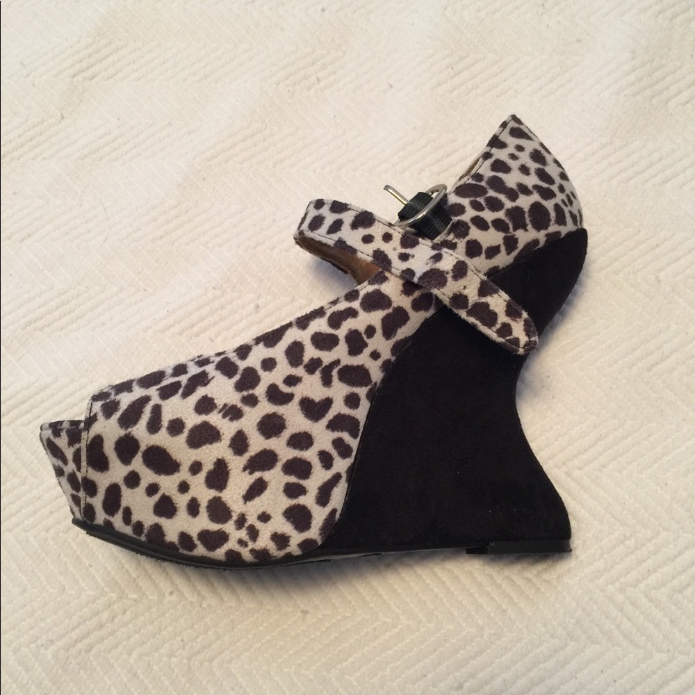 High heeled platform shoes